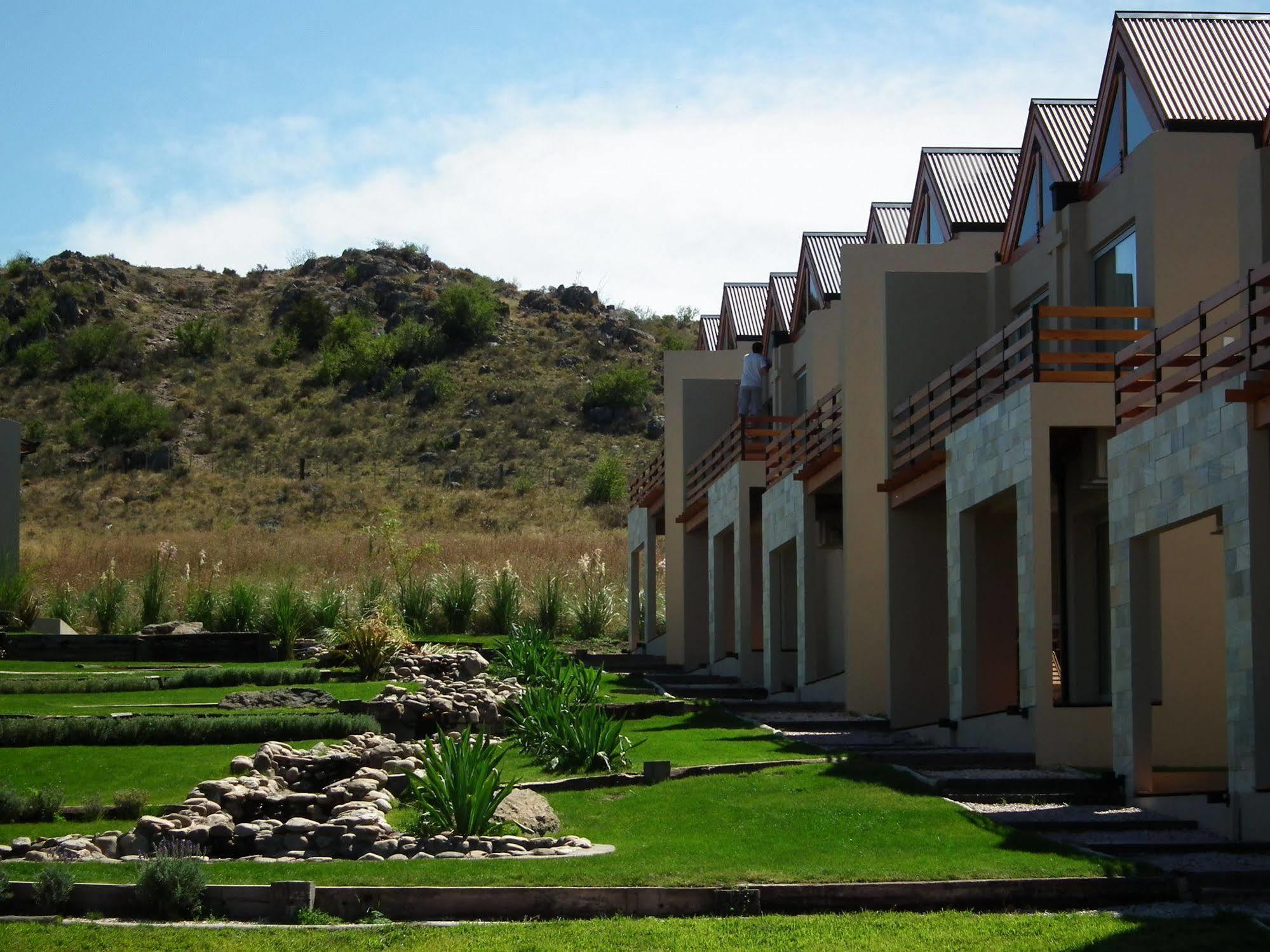 Posada Y Spa Las Golondrinas Acomodação com café da manhã Sierra de la Ventana Exterior foto