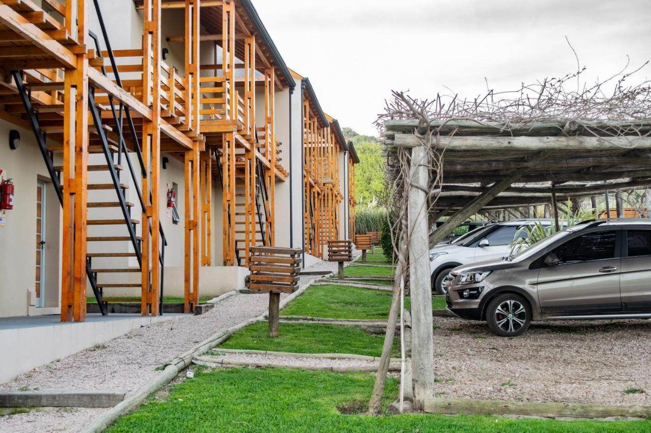 Posada Y Spa Las Golondrinas Acomodação com café da manhã Sierra de la Ventana Exterior foto