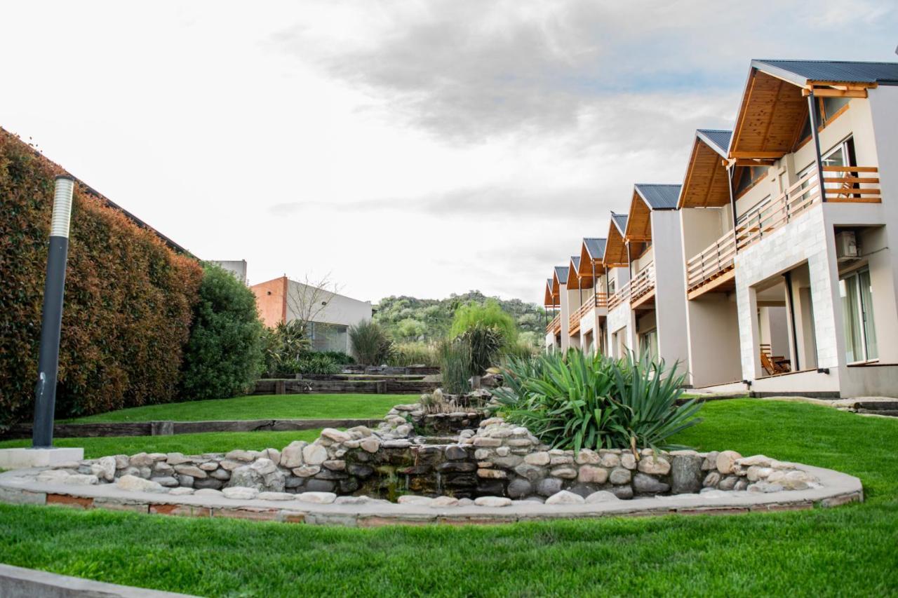 Posada Y Spa Las Golondrinas Acomodação com café da manhã Sierra de la Ventana Exterior foto