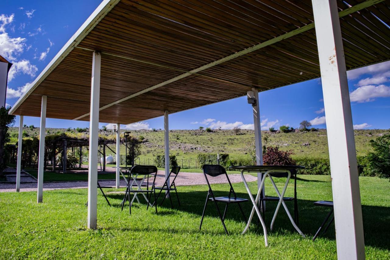 Posada Y Spa Las Golondrinas Acomodação com café da manhã Sierra de la Ventana Exterior foto