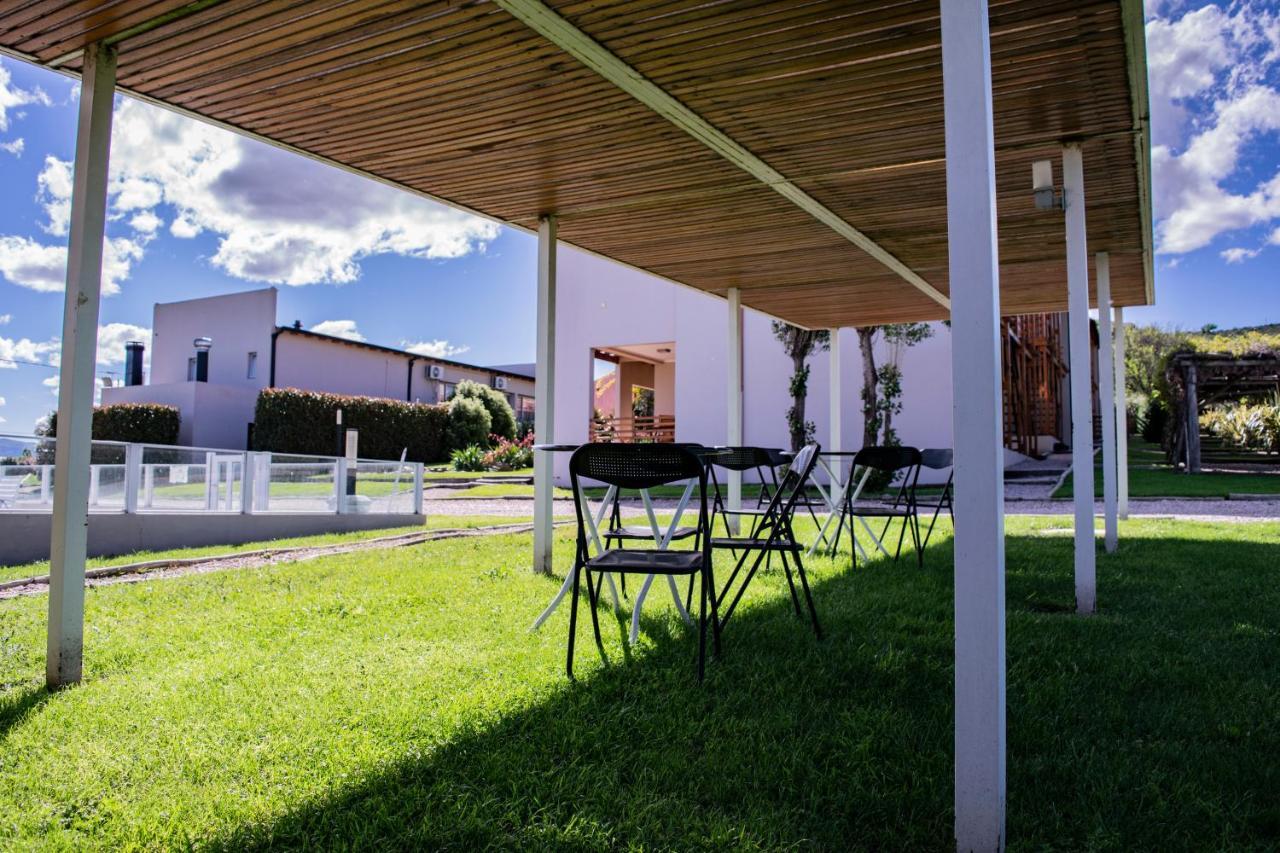 Posada Y Spa Las Golondrinas Acomodação com café da manhã Sierra de la Ventana Exterior foto